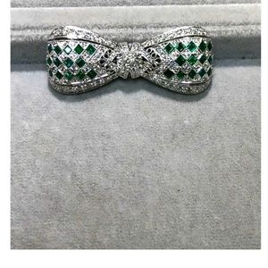18k White Gold Diamond and Emerald Brooch